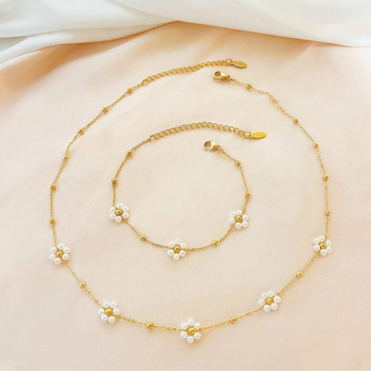 Goldiluxx Minimalist Niche-style Loose-flower Pearl Necklace