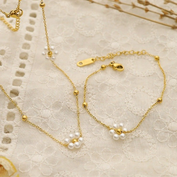 Goldiluxx Minimalist Niche-style Loose-flower Pearl Necklace