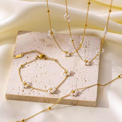 Goldiluxx Minimalist Niche-style Loose-flower Pearl Necklace