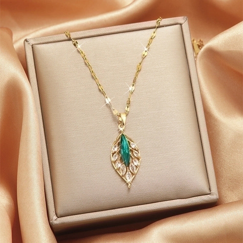 Goldiluxx Lady Heart Shape Flower Titanium Steel Plating Inlay Zircon Gold Plated Pendant Necklace