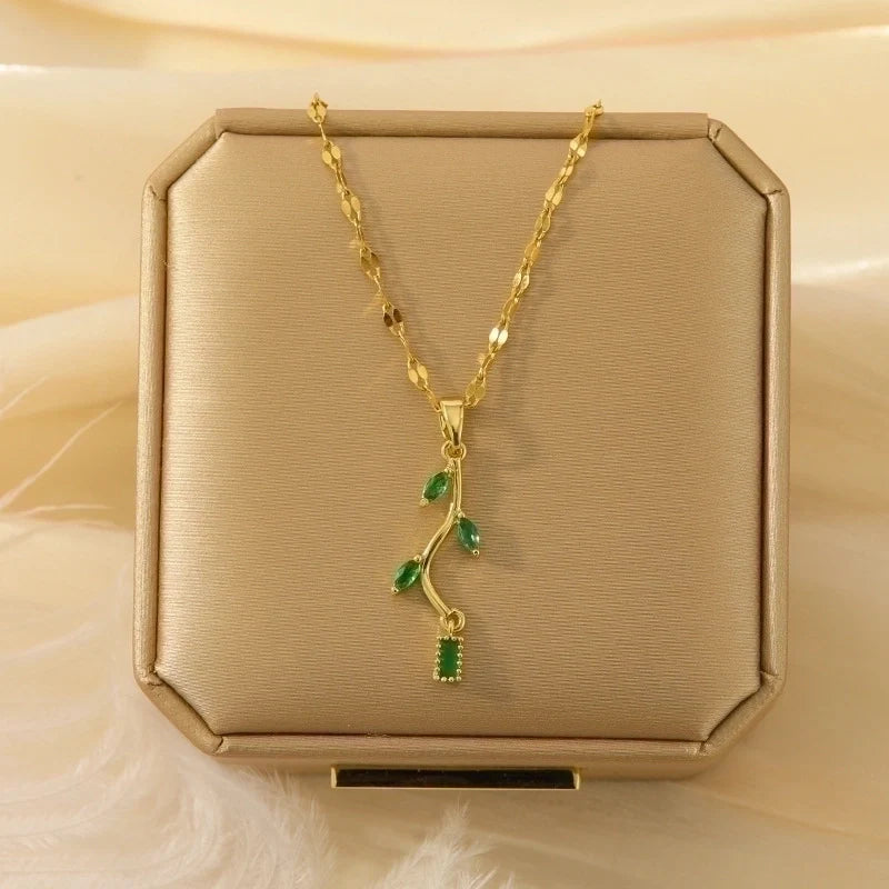 Goldiluxx Lady Heart Shape Flower Titanium Steel Plating Inlay Zircon Gold Plated Pendant Necklace