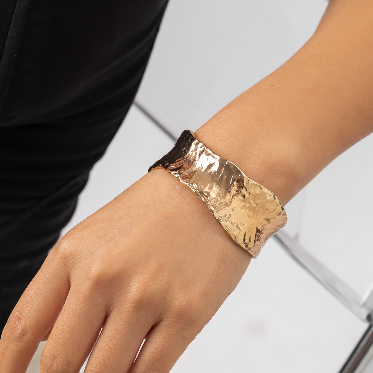 Goldiluxx Punk Metal V-shaped Notched Hemp Bracelet