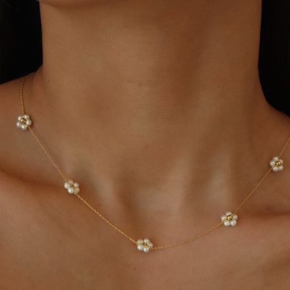 Goldiluxx Minimalist Niche-style Loose-flower Pearl Necklace